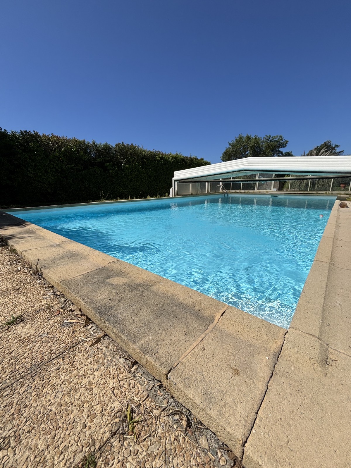 Rénovation d'une piscine en béton suite à des fuites sur Les Pennes Mirabeau