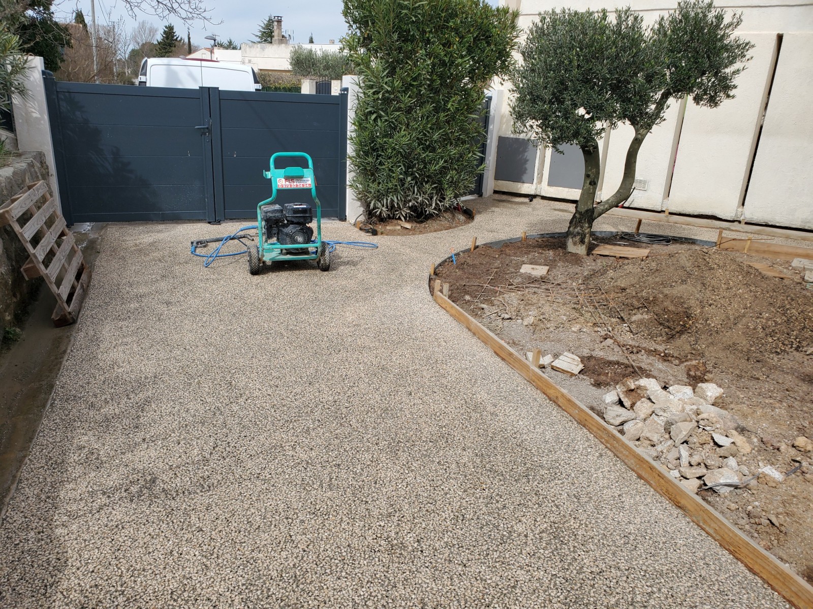 Réalisation d'un béton désactivé près d'Aix en Provence 