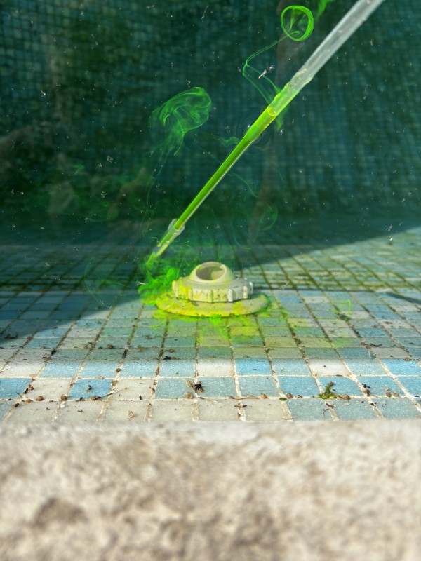 Recherche de fuite dans une piscine en béton carrelage à Vitrolles