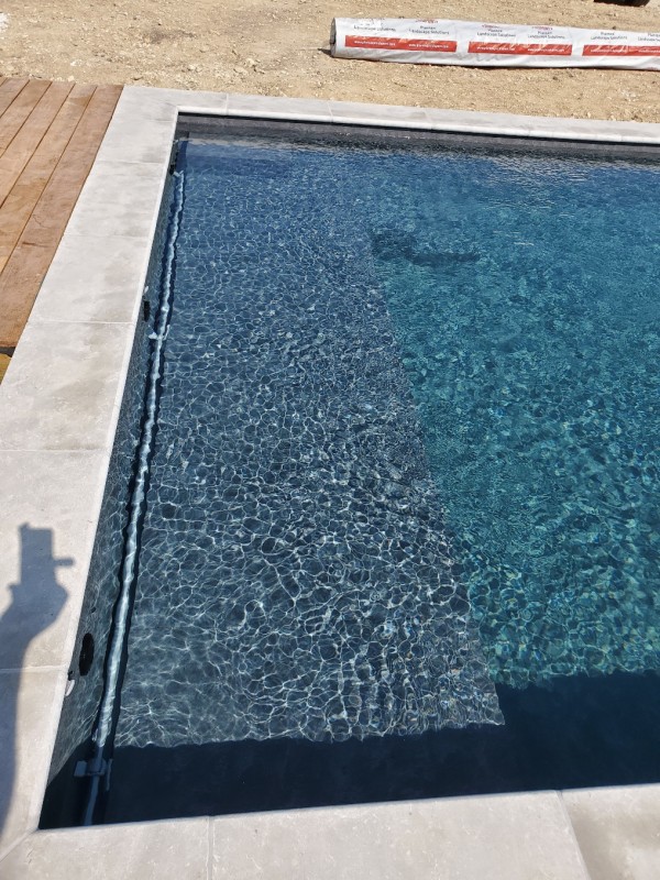 Construction d'une piscine moderne sur mesure  (8.5X3.5) en béton et PVC armé à Marignane