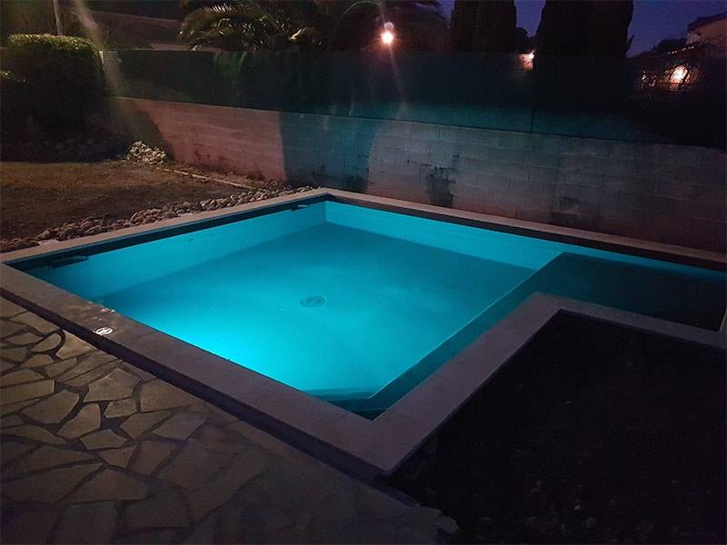 Faire installer un éclairage led dans votre piscine à Marignane, Marseille, Aix en Provence